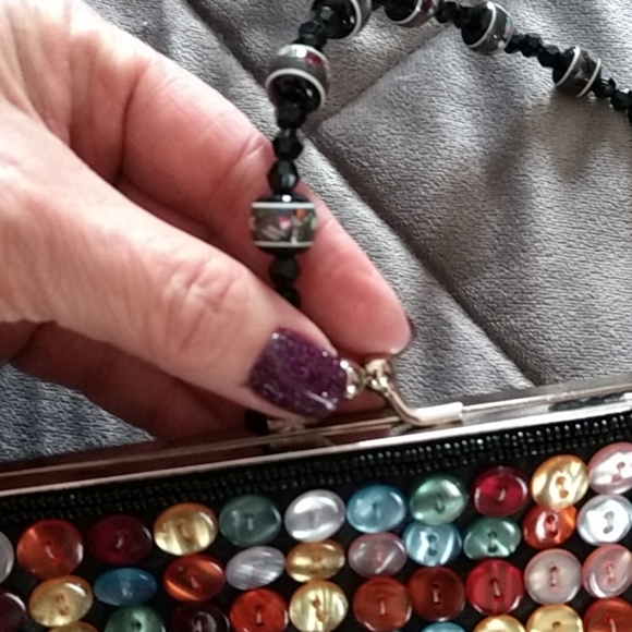 Button button who's got the.... Button?!clutch - Picture 3 of 6